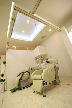 【森ノ宮】≪駅から30秒の好立地≫≪最短2年でスタイリストデビュー可能≫営業時間内のレッスンもできるサロン！メリハリつけて仕事とプライベートを両立できる環境！客層は30〜40代の男女がターゲット！地域密着型の少人数制のサロン!「Salon de aim（サロンドエイム）」からアシスタント（美容師）の求人☆★