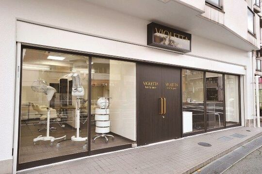 【塚口】≪月給24万円スタート≫≪完全週休2日制≫≪実働8時間≫プライベートも充実出来る★自然の光が店内に広がる温もりあるサロン“VIOLETTA hair＆space”からアシスタント（美容師）の求人☆★