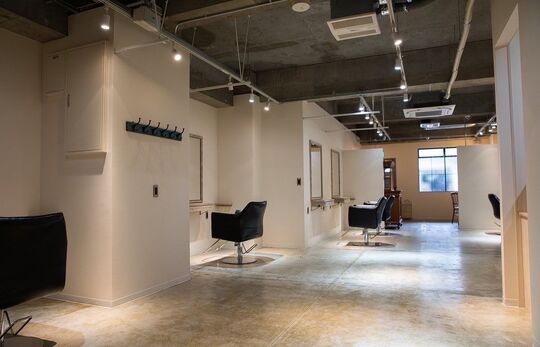 【山科駅】≪山科東野店3店舗同時募集≫≪社会保険完備≫≪完全週休2日制≫≪全台yumeシャンプー台≫平均退社時間18時30分頃！！働く主婦さんにも嬉しい環境！完全予約制のため昼食の時間も取れるサロン！「Ark crisp（アーククリスプ）」からスタイリスト（美容師）の求人★☆