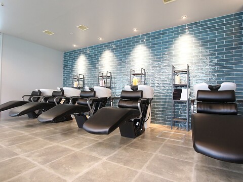 【垂水】≪17時閉店≫≪完全週休2日制≫≪土日休みも相談OK≫お客様もスタッフも美容を通じて幸せになれる環境と、その人の働き方をスタッフ一人一人に合ったスタイルを尊重し働ける環境づくりを心がけております。遅くまで残る事も無くしっかり学べる「atelier.taki（アトリエタキ）」からアシスタント（美容師）の求人★☆