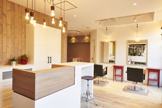 【村野】≪JEBEL miyanosaka店も同時募集≫≪18時までの営業時間≫≪土日休みOK≫≪社会保険完備≫最短2年でスタイリストデビュー可能！営業時間内レッスンOK！成人式に携われる着付けも学べる！女性が働きやすい環境で、ライフワークバランスの取りやすい！「JEBEL yamanoue（ジュベルヤマノウエ）」よりアシスタント（美容師）の求人☆☆