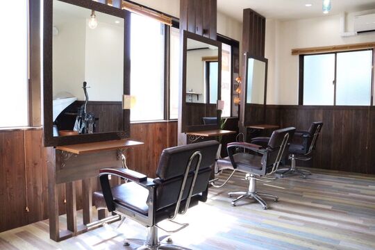 【大和高田駅】≪社会保険完備★月8日休み≫実践型で入客できるので、2年以内での早期デビューが目指せます★Riley hair（ライリーヘアー）からアシスタント（美容師）の求人☆★