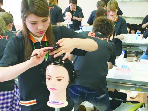 【西中島】≪未経験から大歓迎≫美容師の経験を活かして働ける美容学校の教員！生徒さんの夢を叶えるためやりがいのあるお仕事です！「大阪ビューティーアート専門学校（オオサカビューティーアートセンモンガッコウ）」から教員・講師の求人☆★