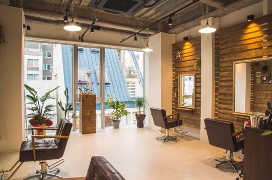 【天神】≪土日祝休みや時短勤務の相談OK・入客チャンスあり・平均単価は約7000円≫あなたのライフスタイルに合わせた働き方をしましょう！マンツーマン接客でお客様にしっかり向き合えるヘアサロン「loup（ルー）」からスタイリスト（美容師）の求人★☆