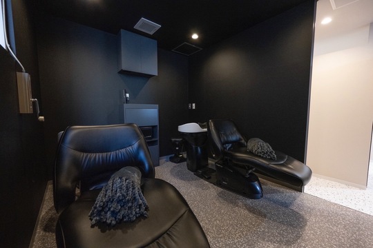 【千葉中央】≪選べる雇用形態≫≪店販手当あり≫≪社会保険完備≫≪マンツーマン接客≫髪質改善やナチュラルなスタイルに定評のあるオシャレサロン！施術時間が長く、時間をかけて丁寧な施術をしたい方にピッタリのサロンです。「cher 千葉（シェールチバ）」からスタイリスト（美容師）の求人★☆★