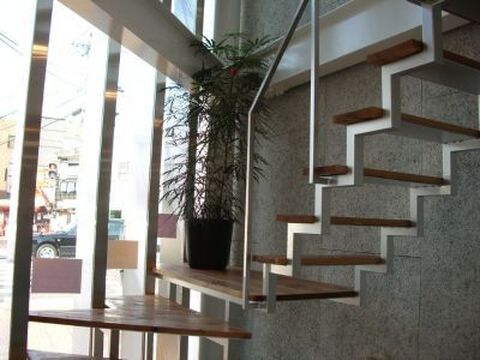 【二条】≪完全週休2日制・社会保険完備≫嬉しい待遇面で働きやすさバッチリ！アカデミーに行き、3ヶ月みっちりレッスンのみをするので、半年デビューが可能！一緒にお店を盛り上げていきましょう！！「rule 千本丸太町店（ルールセンボンマルタマチテン）」からアシスタント（美容師）の求人☆★☆