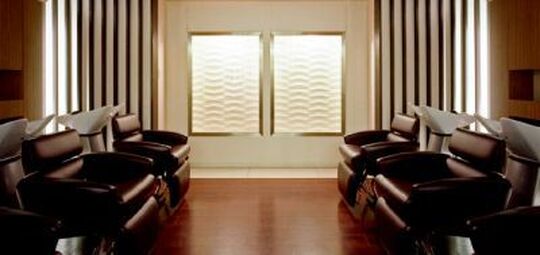 【JR茨木駅】 月給25万円  月8日休み  社会保険完備 大阪を中心に展開するトータルビューティーサロン☆サロンワークはもちろん、コレクション参加や雑誌のヘアメイクなどクリエイティブ活動に積極的な会社です★多くのチャンスがあるWiLL（ウィル）からスタイリスト（美容師）の求人☆★☆