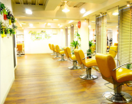 【守口市】≪社会保険完備！月8日休み！住宅手当あり≫月給18万円スタートと好待遇！地域密着で幅広い年齢層のお客様と関われます！glow 守口店（グロウモリグチテン）からアシスタント（美容師）の求人☆★