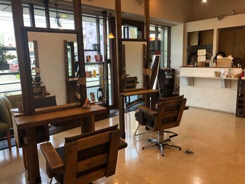 【石橋駅】≪社会保険完備≫≪営業中レッスンOK≫カット技術が高く、教育に自信あり！技術をもっと上げていきたい方におおすすめです！幅広い年齢層の方がご来店される地域密着型サロン「hair’s Cure（へアーズキュア）」からアシスタント（美容師）の求人☆☆