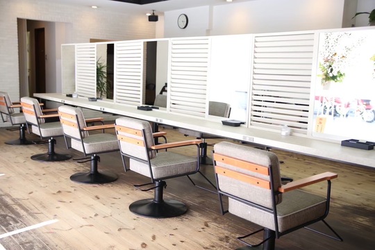 【堺東】≪マンツーマンでの入客も可能≫≪カットカラー2時間枠≫≪月8,9日休み≫≪土日休み可能≫≪社会保険完備≫10～16時半までの時短社員も可能！平均客単価17000円ほどの髪質改善特化高単価サロン！1日3,4名の入客で月100万円の売上を作れる環境！「Jewel Box 堺東店（ジュエルボックスサカイヒガシテン）」からスタイリスト（美容師）の求人★☆