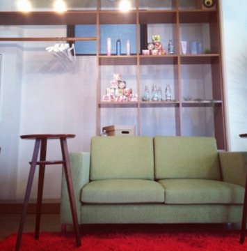 【南堀江】≪アシスタントでも歩合あり！！≫20万円以上の収入も可能！営業中の空いた時間にレッスンをするなど、時間を有効活用しています！お客様とのコミュニケ―ションを大切にし、高いリピート率を誇る人気サロン！「Door hair.latte（ドアー ヘア ラテ）」からアシスタント（美容師）の求人☆★☆