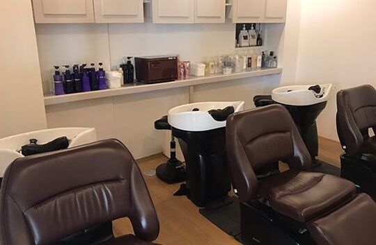 【針中野】≪月給19万円〜≫≪有給休暇あり≫≪社会保険完備≫≪2年でスタイリストデビュー≫カット、撮影、コンテスト…美容師として成長できるサロン！「Hair art Juice quatre（ヘアーアートジュースキャト）」からアシスタント（美容師）の求人☆★☆