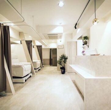 【博多駅】≪選べる雇用形態・社会保険完備・駅チカ・完全週休二日制≫ライフスタイルに合わせて長くお仕事ができる環境！人気エリアで駅チカのアイラッシュサロン「LANI&Co.（ラニアンドコー）」からアイリスト（まつげパーマ・まつげエクステ・アイブロウ）の求人☆☆