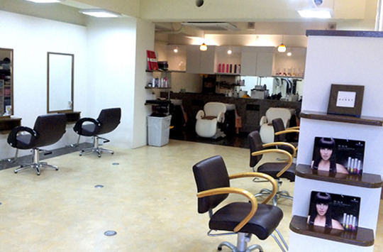 【小倉】≪3ヶ月に1度ボーナスあり≫店舗展開するファミリー層に人気のヘアサロン☆少人数制で地域密着&楽しくノビノビ働ける環境☆独立支援あり！hairs BERRY 小倉店（ヘアーズベリーオグラテン）からアシスタント（美容師）の求人★☆