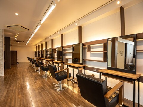 【武庫之荘】≪インボイス制度サポートあり≫≪保障給あり≫≪マンツーマン施術≫≪正社員は手取り月30万円以上≫パート含め、頑張る方にはしっかり還元があるためやりがいがあります！入客チャンス大の人気ヘアサロン！「TERRACE 武庫之荘店（テラスムコノソウテン））」からスタイリスト（美容師）の求人☆★