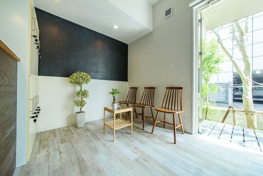 【北岡崎駅】≪売上50〜60％還元≫≪土日休み・連休取得の相談OK≫≪33万円の最低保障給あり≫フルタイムの方は33万円の最低保証給あり！あなたに合わせた休みの相談も可能なので希望の働き方が可能！「ilo hair（イロ ヘアー）」からスタイリスト（美容師）の求人★☆