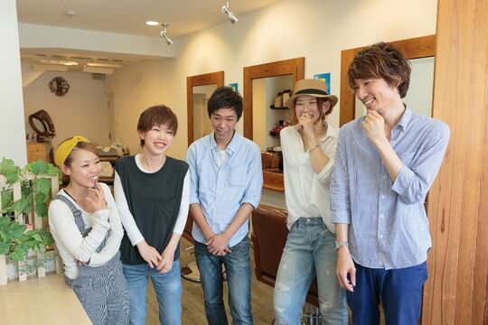 【住之江】≪社会保険完備≫≪完全週休2日制≫≪月給26万円＋歩合≫≪新店OPENも計画中≫≪実働8時間の早番・遅番制≫集客力抜群で入客チャンスもバッチリでスキルアップできる環境♪注目のファストサロン“hair make riri(ヘアーメイク リーリー)”からスタイリスト（美容師）の求人★☆