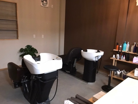 【広川町】≪業務委託（最低保証あり）・正社員・パート≫高歩合率の為、高い収入を狙えます！最大70％の還元あり！！平均退勤時間は19時頃なので身体の負担も少ないんです、サロンワーク中心でお客様と関わる地域密着型ヘアサロン「GLAM 広川店（グラムヒロカワテン）」からスタイリスト（美容師）の求人☆★