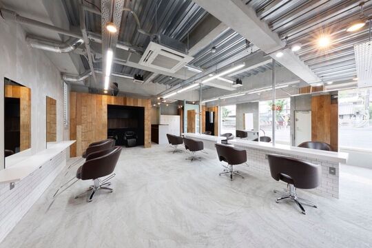 【近鉄奈良】≪フリー：40%／指名：45〜50%還元≫路面店という好立地♪あなたのライフスタイルにあった働き方が実現できる業務委託サロンCuore hair 奈良店（クオレヘアーナラテン）からスタイリスト（美容師）の求人☆★