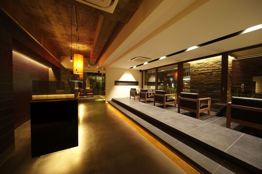 【西宮北口】≪有給休暇あり≫≪選べる休日数≫≪月給18.5～22万円≫≪社会保険完備≫充実したカリキュラムでしっかり技術が学べます！丁寧な接客と技術で高単価を実現する人気サロン「SARAJU 西宮北口店（サラジュニシノミヤキタグチテン）」からアシスタント（美容師）の求人☆★