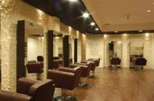 【日根野】≪月給20万円≫≪月8日休み≫≪社会保険完備≫≪住宅手当あり≫幅広い世代から地域で人気のヘアサロン！美容師として長く働ける環境です！「TWINCOME index（ツインカムエーデックス）」からアシスタント（美容師）の求人☆★☆