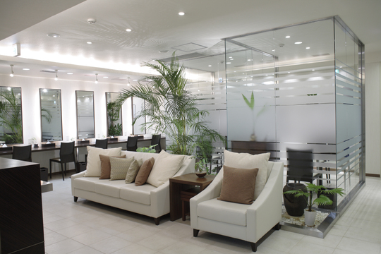 【江坂】≪未経験・新卒生OK≫≪社会保険完備≫≪月9日休み≫≪産休育休取得実績あり≫外部講習・セミナーなど学べる環境が充実！安心して技術習得ができますよ！美容に興味がある方大歓迎！「ESCOS 江坂店（エスコスエサカテン）」からエステティシャンの求人☆☆