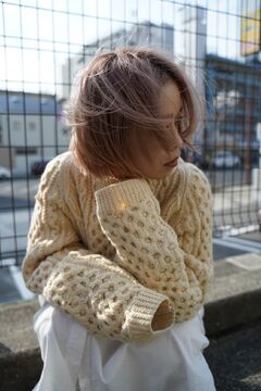 【摂津本山】≪月8〜10日休み≫≪社会保険完備≫≪20時までの退勤OK ≫お店で撮影などもしているので、撮影やアレンジなどが好きな方必見！リピートされる方が多いので歩合でしっかり稼げる！「Rosso associate with hair（ロッソアソシエイトウィズヘアー）」からスタイリスト（美容師）の求人☆☆