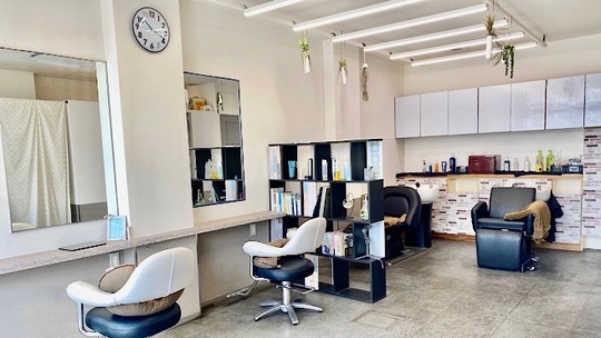 【津田沼】◆土日休みOK・17～18時半までに退勤可能◆1日3～4名の入客、高単価でゆったりお客様と関われます。忙しさやノルマに疲れた方、美容師復帰を考えているママさん大歓迎！「lucall（ルコール）」からスタイリスト（美容師）の求人★☆