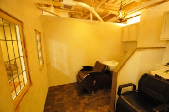 【三宮】社会保険完備★定期的に撮影も行っているので、クリエイティブな活動にも参加でき、スタッフさん同士も仲良しで長く務めることが出来る環境♪アンティーク調のオシャレなサロン“Jule（ジュール）”からアシスタント（美容師）の求人☆☆