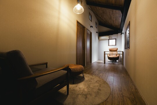 【川東】≪社保完備・完全週休二日制・固定顧客多数・残業ほぼ無し・ノルマなし≫現在エステ部門休業のため即戦力エステティシャン急募！！小規模人数サロンでアットホームな雰囲気で長く働ける環境です！地域密着型でお客様との関係性を大切にしているサロン「hue（ヒュー）」からエステティシャンの求人☆☆