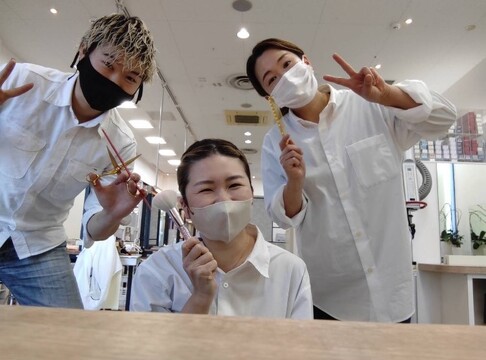 【垂水】≪月給30～50万円／年収500万円以上も可能≫≪時短社員も募集中≫≪完全週休2日≫≪19時退勤≫≪社会保険完備≫幅広い世代に愛されるサロンです！入客チャンスもアリ！長く安心して働けますよ。「デューポイント ブルメール舞多聞店（デューポイントブルメールマイタモンテン）」からスタイリスト（美容師）の求人★☆