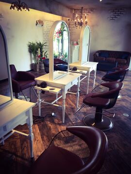 【樟葉】≪指名フリー共に40％還元≫≪月24万円保障あり≫≪月8,9日休み≫≪社会保険完備≫≪公休を土日に取得可能≫≪スタッフの平均月給30万円以上≫週休3日制も可能◎高単価の髪質改善サロン！入客チャンスあり！流れ作業ではない、お客様との関わり方が人気！「veretta 樟葉店（ベレッタクズハテン）」からスタイリスト（美容師）の求人☆★