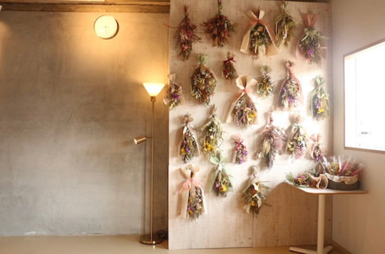 【有田】≪未経験や新卒生も歓迎・月休8～10日・社会保険完備・営業中のレッスンOK≫こだわりのインテリアとお花に囲まれたおしゃれ空間で一緒にお仕事しませんか？地域のお客様に愛されるヘアサロン「mano（マーノ）」からアシスタント（美容師）の求人☆★☆