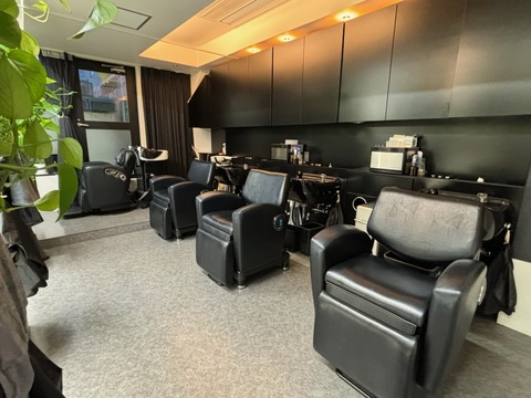 【心斎橋】≪月給23.5万円≫≪社会保険完備≫≪月8、9日休み≫充実の待遇面なので安心して長く働ける環境です！スタッフさん同士の仲が良く店内は和気あいあいとした雰囲気！「ASSEMBLAGE 心斎橋店（アセンブラージュシンサイバシテン」からアシスタント（美容師）の求人★