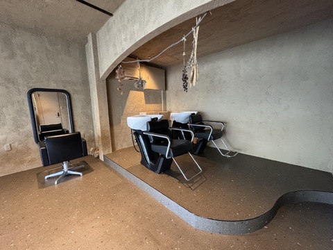 【泉大津駅】≪未経験・通信生・新卒生歓迎≫≪社会保険完備≫≪営業時間内レッスンOK≫≪実働8時間以下・19時までに退勤可能≫≪年末年始休暇7日／夏季休暇5日≫≪有給休暇あり≫スキルアップがしたい方、プライベートもしっかり充実させたい方必見です！「2025年9月頃、泉大津駅周辺にNEW OPEN予定のヘアサロン」からアシスタント（美容師）の求人☆★