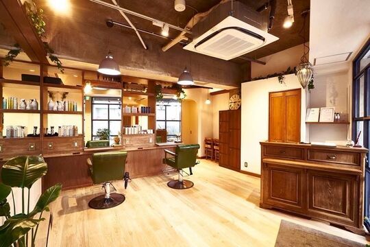 【今福鶴見】≪社会保険完備≫マダム層のお客様から人気のヘアサロン！地域密着型の少人数制サロン！「sleek hairclinic&spa（スリークヘアクリニックアンドスパ）」よりスタイリスト（美容師）の求人☆★