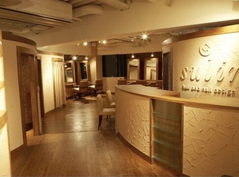 【恵比寿】≪最短1年半でデビュー可能≫≪営業時間内レッスンOK≫≪完全週休2日制≫自分のペースでスタイリストデビューが目指せます！高い技術力がウリのオシャレサロン！「sulir hair and nail design(スリルヘアアンドネイルデザイン)」からアシスタント（美容師）の求人☆★