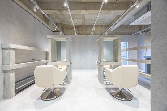 【阪神西宮】≪完全週休2日も選択可能≫≪土日月1回≫≪社会保険完備≫≪カラーできれば月給21万円≫営業内のレッスンで効率よく学べて最短1年でデビュー可能！実績トレンドを押さえたデザインカラーが人気のお店です！「Mignon S 阪神西宮店（ミニョンエスハンシンニシノミヤテン）」からアシスタント（美容師）の求人☆☆