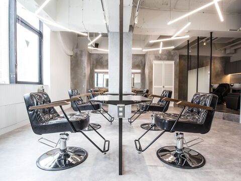 【池袋】 フリー40〜50％／指名47〜65％還元  保障給あり ≪20時までの勤務OK≫新規入客チャンスが多く月収50万円以上稼ぐ事も可能です！トレンド発信サロン「EIGHT 池袋店（エイトイケブクロテン）」からスタイリスト（美容師）の求人★☆