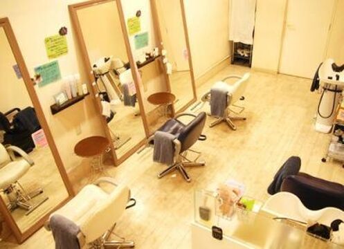 【天神橋】≪有給休暇あり≫≪社会保険完備≫社長さんなど上のひととの距離が近い！何でも話し合える働きやすさが魅力の会社！アットホームな地域密着サロン「MIWA&CO.（ミワアンドコー）」からスタイリスト（美容師）の求人☆★☆