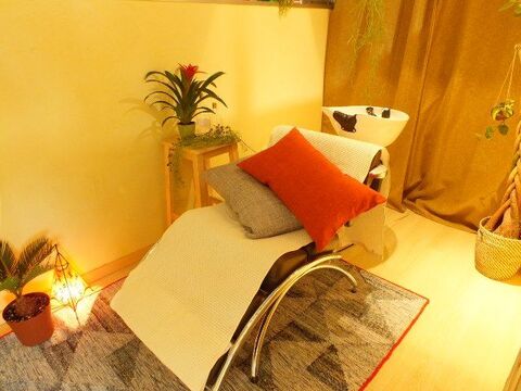 【三宮】≪社会保険完備≫≪完全週休2日制≫≪営業中レッスン≫≪自社スタジオ完備≫しっかりとしたレッスンカリキュラムで最短1年半でスタイリストデビューも可能！女性が働きやすいオシャレな癒しサロン「UNBIRTHDAY（アンバースデー）」からアシスタント（美容師）の求人☆☆