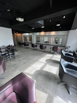 【渋谷】◆社会保険完備・入客チャンス多数・選べる雇用形態◆他サロンはもちろんのこと、他業種よりも高収入を実現できる！美容師の地位向上を掲げるサロンです！自分だけのウリを作れ、自分らしく働ける「Siena 渋谷（シエナシブヤ）」からスタイリスト（美容師）の求人☆★