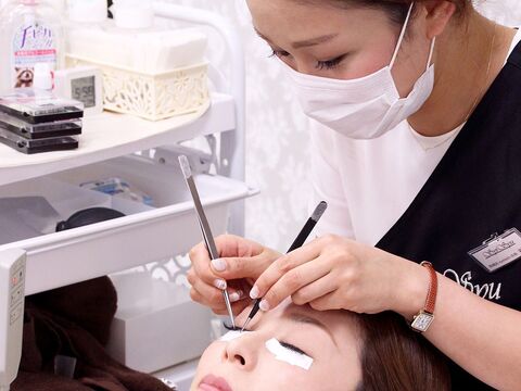 【高槻】社会保険完備・月8日休み・実働8時間！もっと技術を向上させたい！そんな方に朗報！関西で店舗展開中のアイラッシュとネイルのサロン「SyiSyu 高槻店（シシュタカツキテン）」からアイリスト（アイデザイナー・まつ毛エクステ）の求人★★