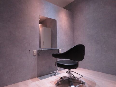 【小倉駅】≪業務委託・完全歩合制・完全個室≫完全個室のマンツーマン施術でお客様としっかり向き合えます！！デザインカラーが得意なので20代の女性をメインに新規入客も多いヘアサロン「noa（ノア）」からスタイリスト（美容師）の求人☆★