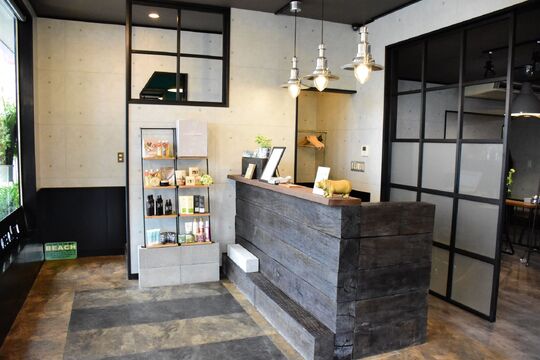 【籠原】≪社会保険完備≫≪完全週休2日制≫≪土日休みOK≫実力派スタイリストが揃う、カフェのようなオシャレなサロン！お休みが多いので、仕事とプライベートにメリハリがつきますよ♪thinc by Rosta（シンクバイロスタ）からスタイリスト（美容師）の求人☆★