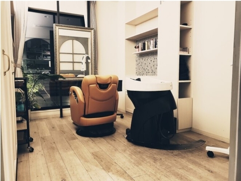 【西田代】≪完全週休2日制・社会保険完備・全席完全個室≫働きやすい環境作りに力を入れています！！少人数制のため風通しの良い人間関係がつくれる温かい雰囲気のヘアサロン「HAIR SALON ROOM.（ヘアーサロンルーム）」からスタイリスト（美容師）の求人★☆