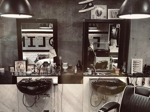 【十和田東】«正社員・業務委託を選択可能»«月給25万円以上»«社会保険完備»バーバースタイルのメンズ専門サロン！「FADE&LINE the BARBER 十和田店（フェードアンドラインザバーバートワダテン）」からスタイリスト（理容師）の求人★☆