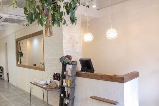 【加古川駅】≪月8,9日休み≫≪社会保険完備≫≪有給休暇あり≫サロンワークはもちろん、撮影やアイラッシュなども学べる環境!自然あふれるサロン「hair salon Libett（ヘアーサロンリベット）」からスタイリスト（美容師）の求人☆★