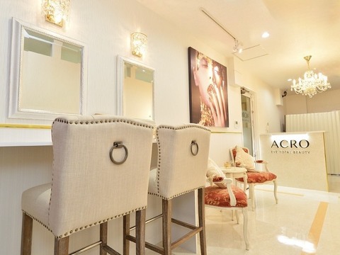 【梅田】≪実働8時間≫≪完全週休2日≫≪社会保険完備≫メニュー豊富のため得意な技術を活かして働ける！ネイルアイ併設のため、目元から指先までの美を創り出すサロン「ACRO eye total beauty（アクロアイトータルビューティー）」からアイリスト（まつげエクステ・まつげパーマ・アイブロウ）の求人★☆★