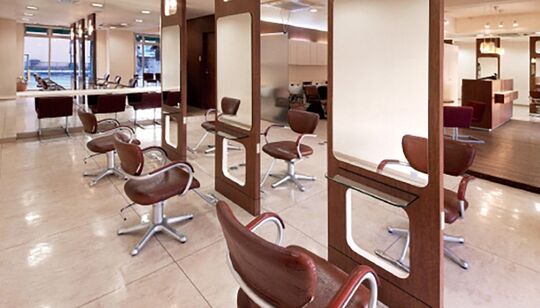 【長尾】≪月8日休み≫≪社会保険完備≫≪リフレッシュ休暇あり≫≪産休制度あり≫着付けやメイクも学べる！美容師を長く続けられる環境がオススメポイント！幅広い層のお客様から支持される人気のお店ですよ！「（サンロードヴィフ）」からアシスタント（美容師）の求人☆★☆